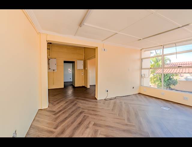 200M² OFFICE FOR SALE IN ESSENWOOD